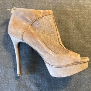 Jessica Simpson faux suede stiletto heels (size 8)☀️